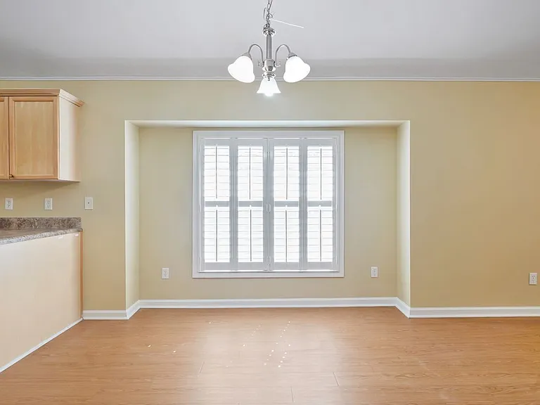 1220 Village Trl — Photo 6