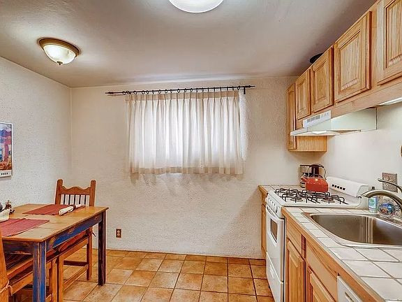 4th image of 125 Kearny Ave #B