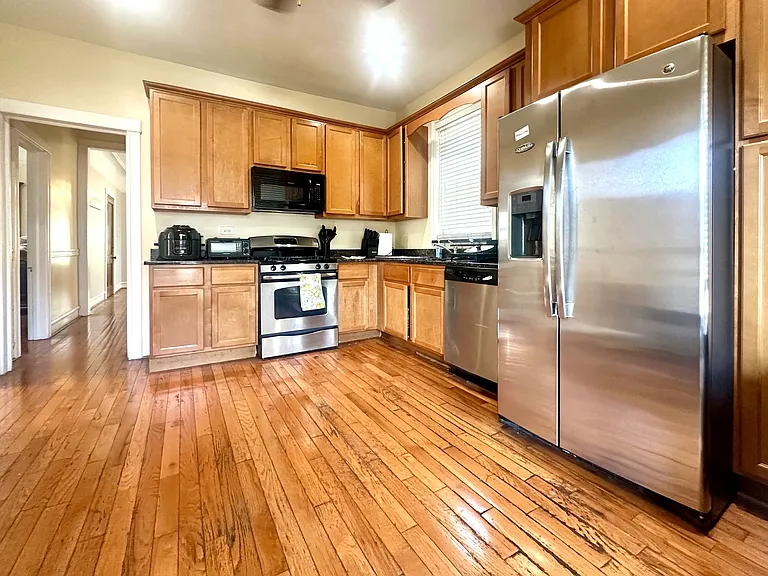 1433 W Foster Ave — Photo 6