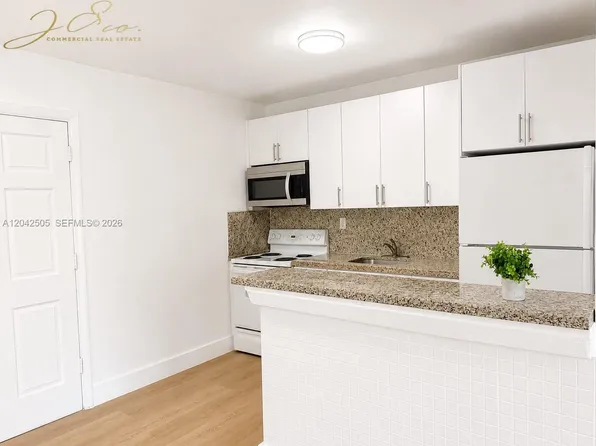 1021 NW 5th St #6, Miami, FL 33128