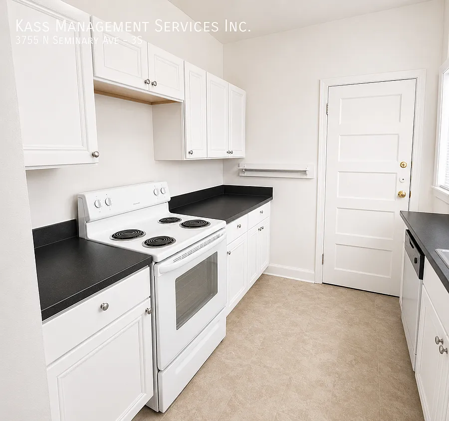 Charming 2 bed 1 bath Apartment Steps from Wrigley — Photo 1