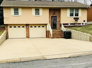 121 Meadow Ln S, Columbia, IL 62236