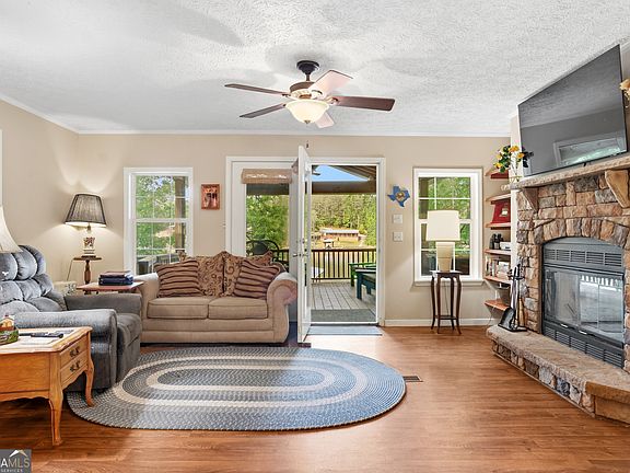 4th image of 229 Camellia Ct