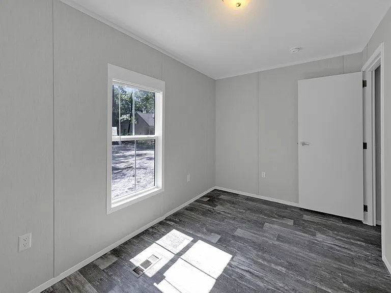 241 E Laurel Ln — Photo 17