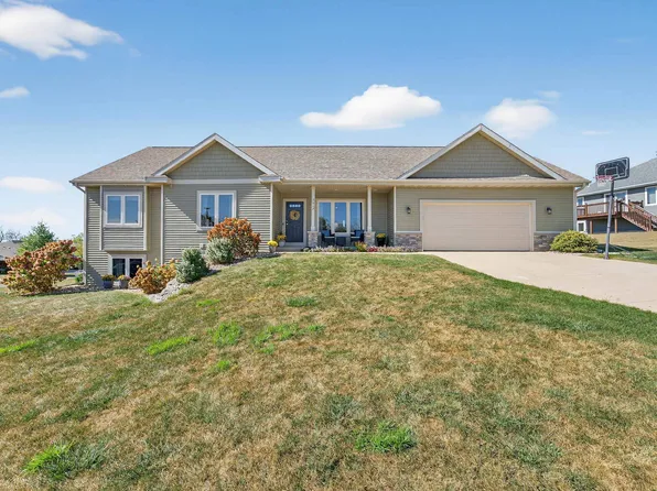 2917 Green Ave, Blue Mounds, WI 53517