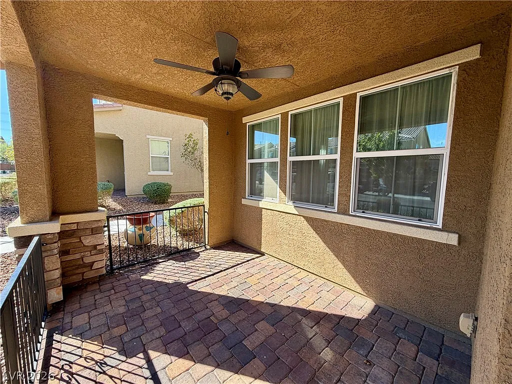 3 bed, 2.5 bath, 1736 sqft, $2,175 — Photo 2