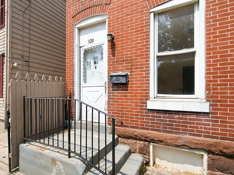 320 Hewitt St #2 — Photo 14