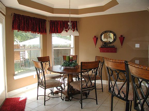 4th image of 3230 Glenforest Dr