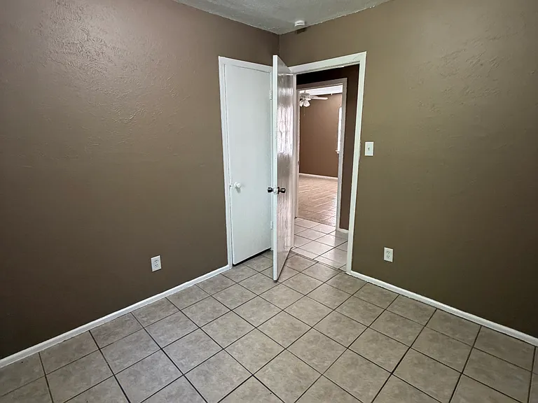 820 Milam Dr — Photo 5