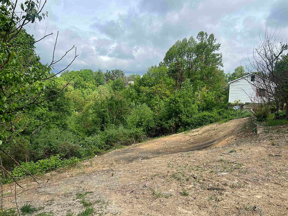 2nd image of 230 Dogwood Ln