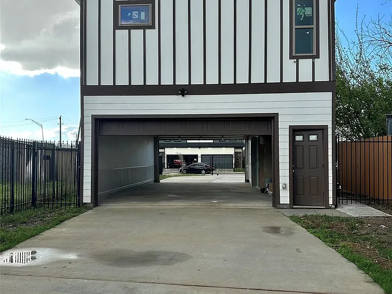 8321 Coma St — Photo 10