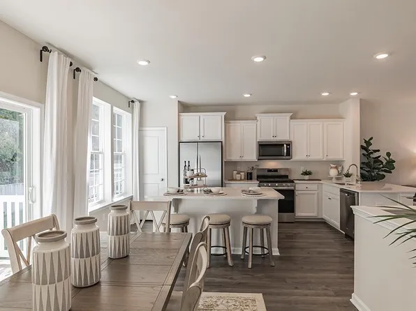 503 N Palace Dr, Glassboro, NJ 08028