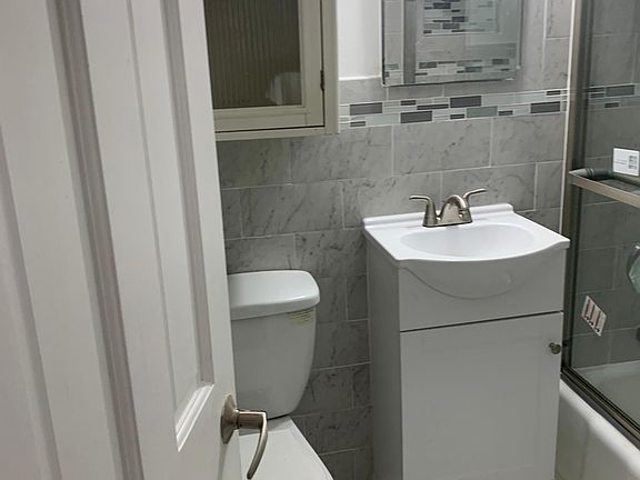 4th image of 180 Vernon Ave APT 1