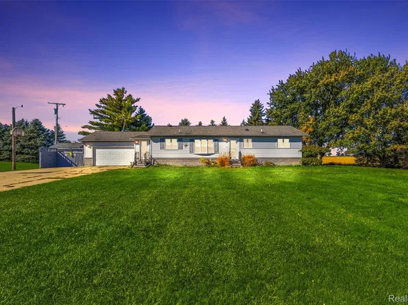 2227 N Graf Rd, Caro, MI 48723