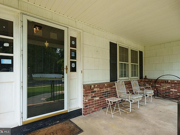 2nd image of 17 Tall Tree Ct
