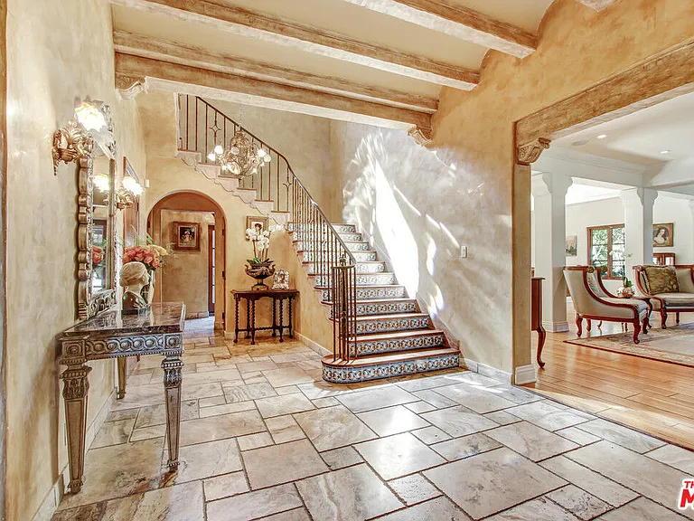 725 N Foothill Rd — Photo 8
