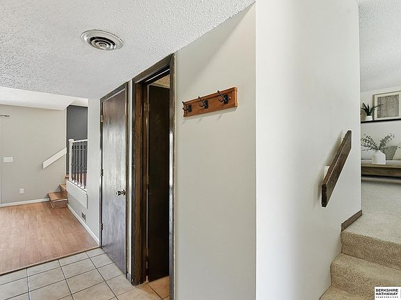 5th image of 15018 Burt St