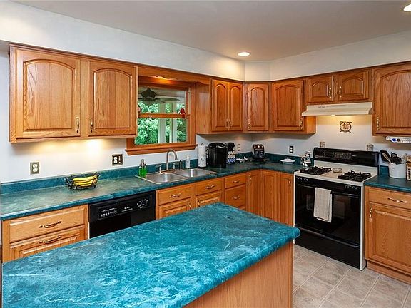5th image of 613 Rockland Dr