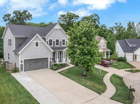 4035 Riverdell Dr, Wentzville, MO 63385