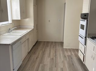 555 Victoria St APT B, Costa Mesa, CA 92627