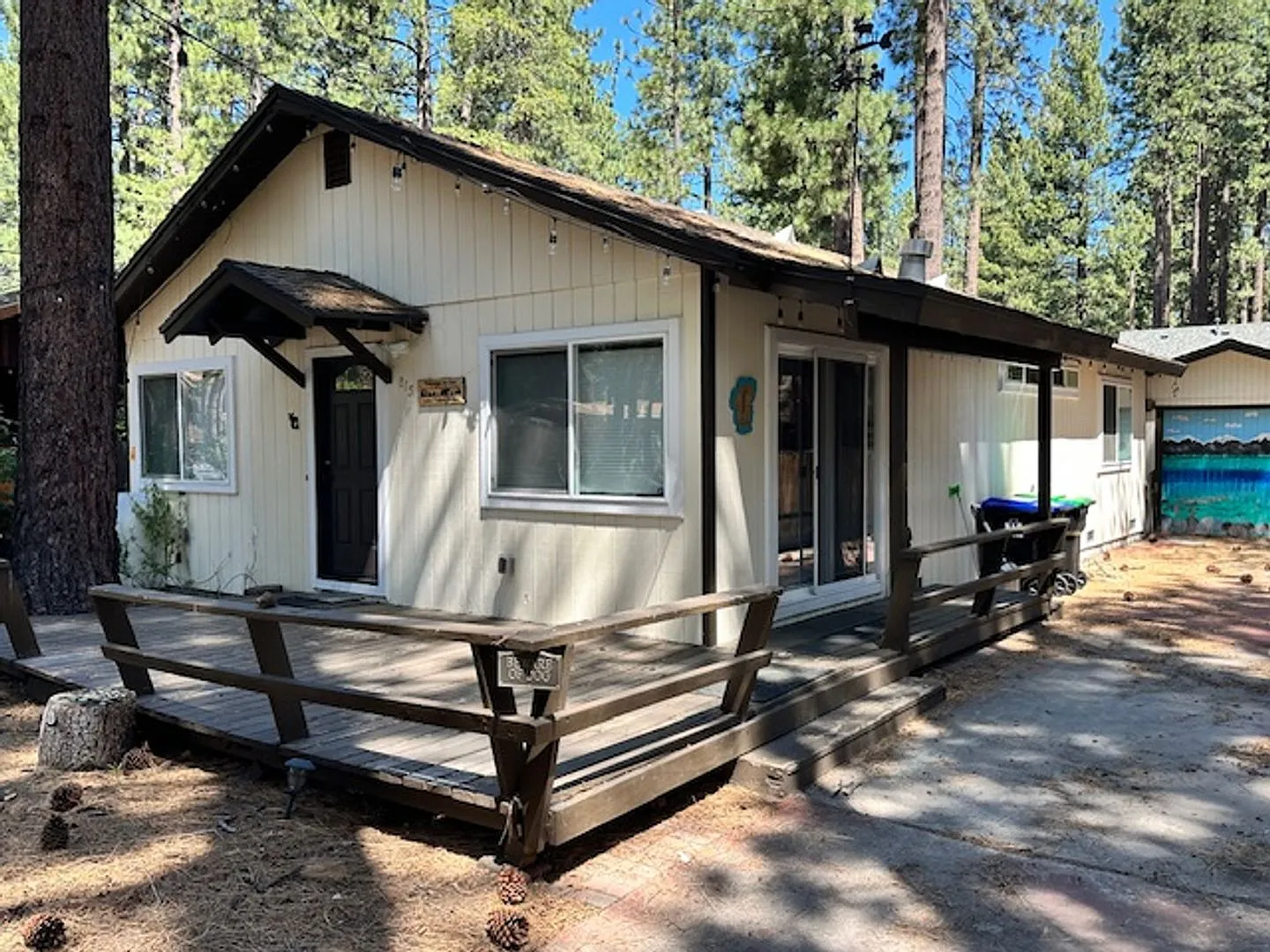 3Bd home in a quiet neighborhood only minutes to the beach and bus lines!! Available for a long t... — Photo 2