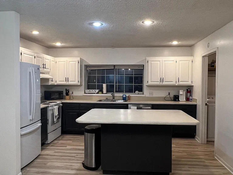 1370 Sherman Ave — Photo 2