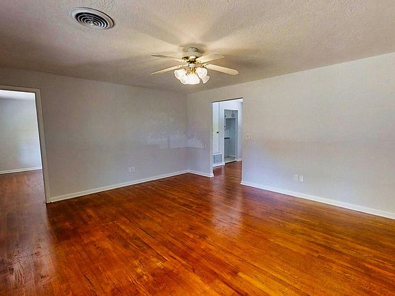 3rd image of 4605 NE 20th Ct
