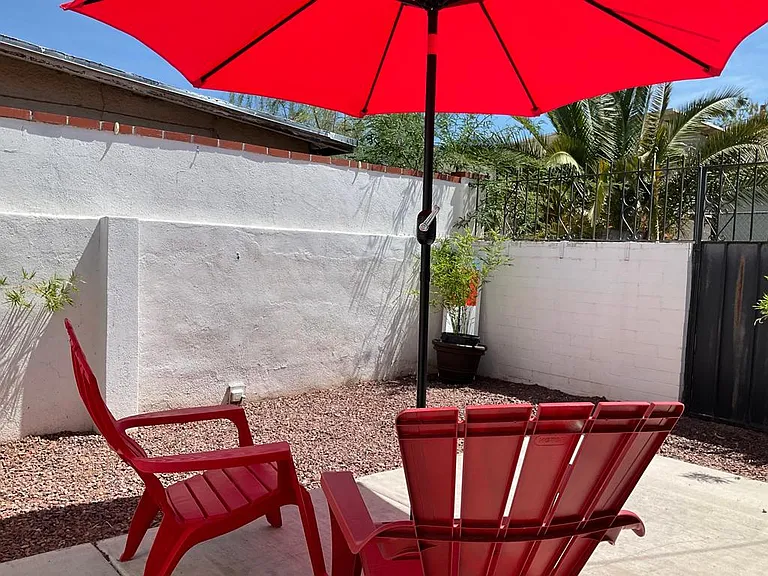 1011 E Elm St — Photo 13