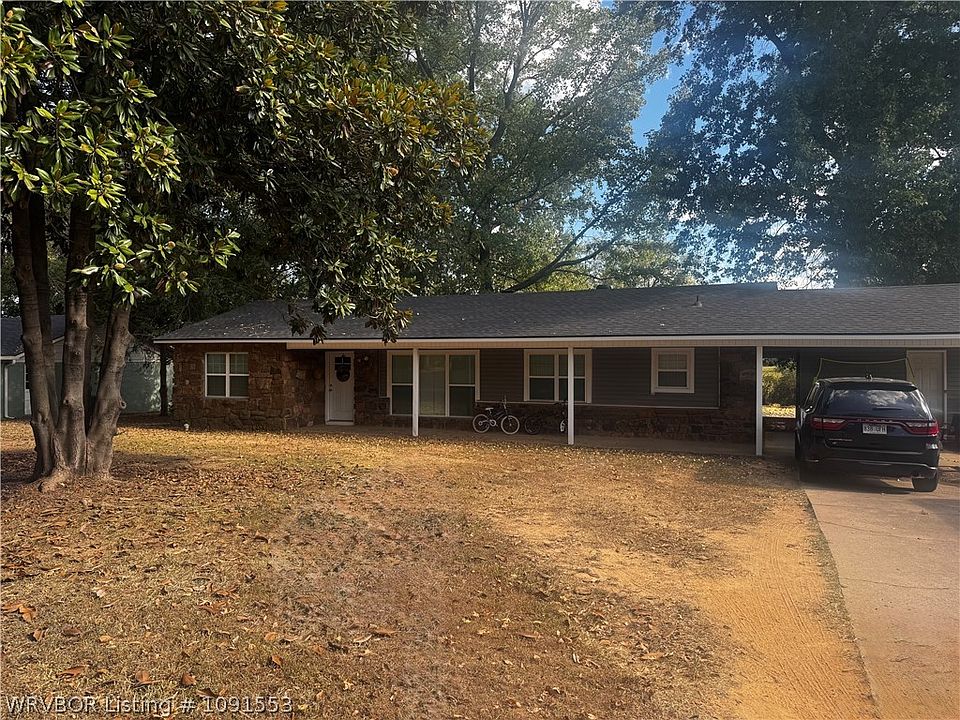 1st image of 140 Riviera Dr