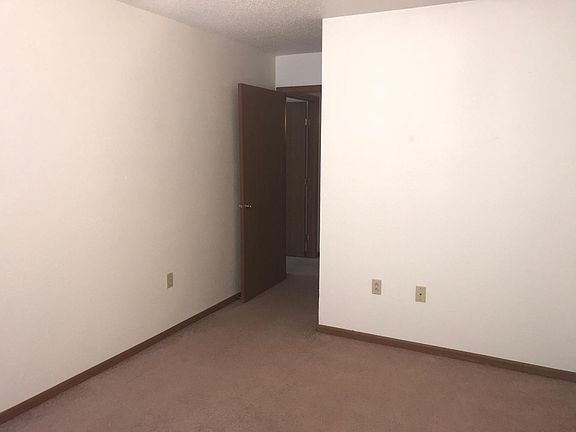 3rd image of 44 E Birchwood Ave APT 1