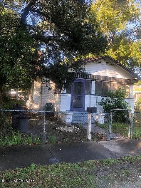 2nd image of 1832 Jones St