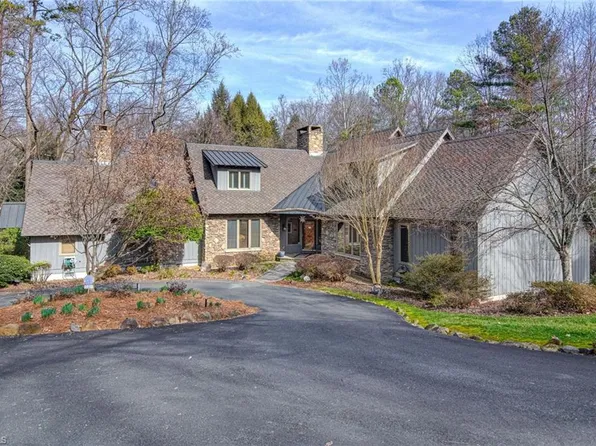 2 Sheffield Pl, Winston Salem, NC 27104