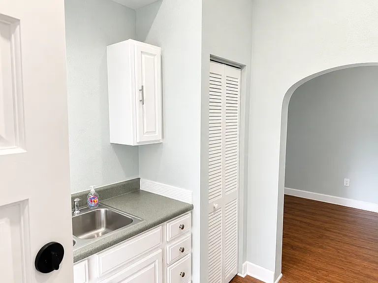 4901 N Central Ave — Photo 6