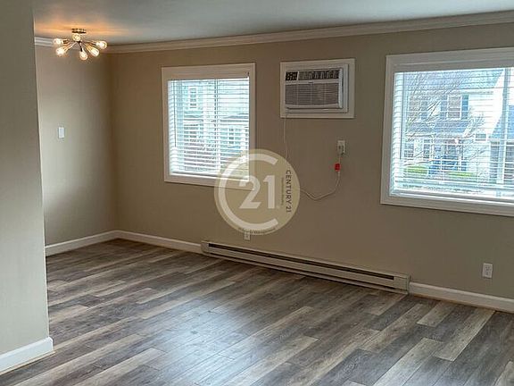 3rd image of 318 W 36th St APT 4