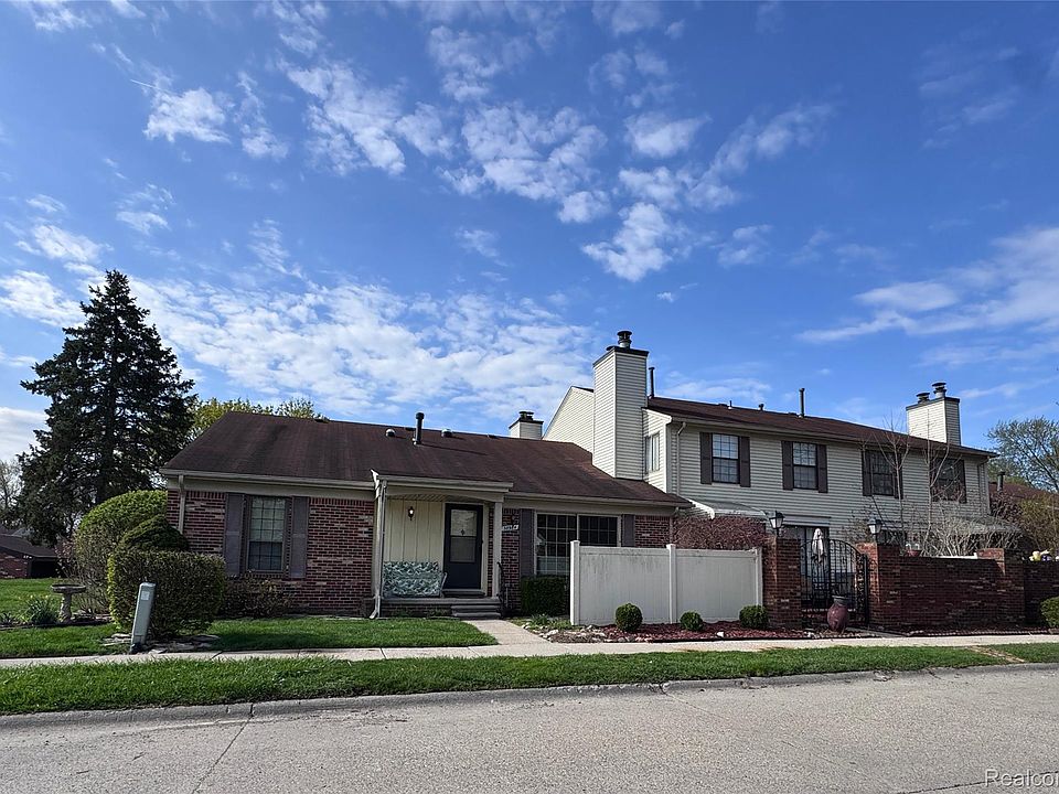 1st image of 38984 Golfview Dr W