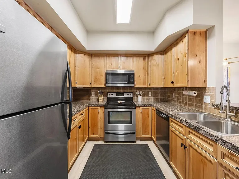 175 Spinner Ct #5 — Photo 5