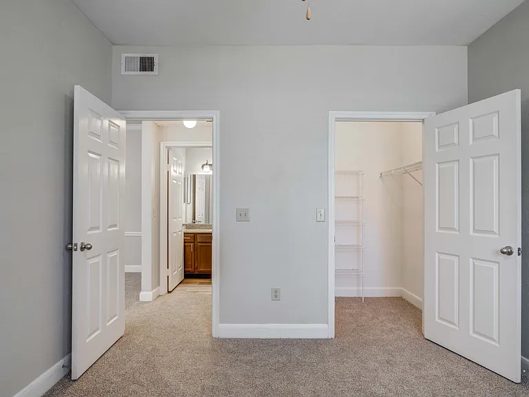 Signature Point Apartment Homes — Photo 53