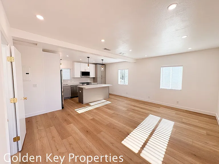 1724 Broadway St #A — Photo 5