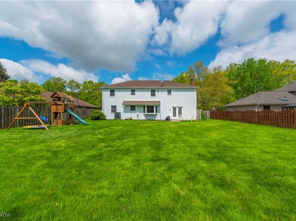 3327 Balsam Dr, Westlake, OH 44145