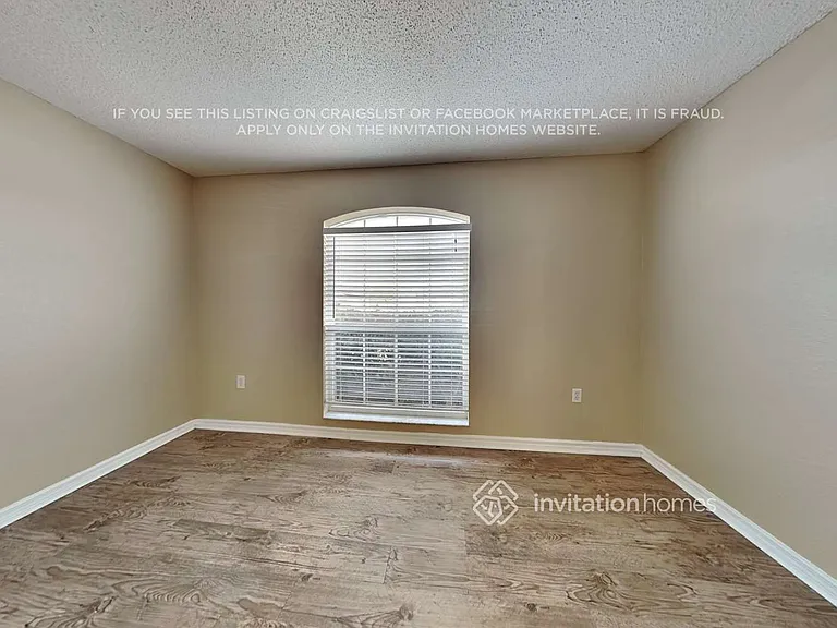 7673 Canterbury Cir — Photo 17