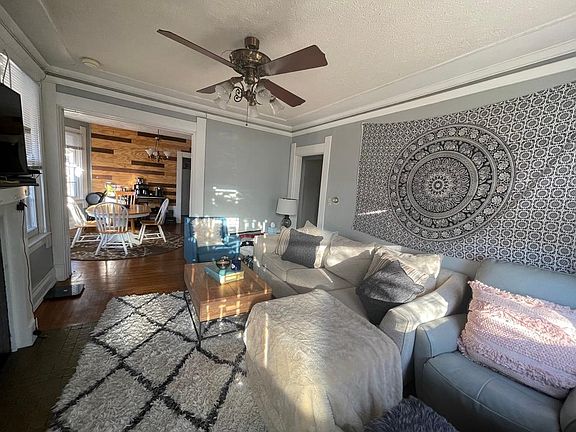 4th image of 4031 Burwood Ave