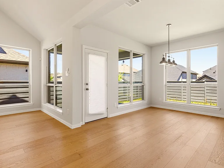 549 Cedarwood St — Photo 13