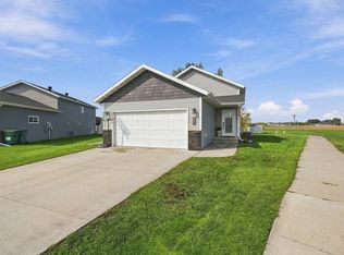 101 5th St E, Horace, ND 58047