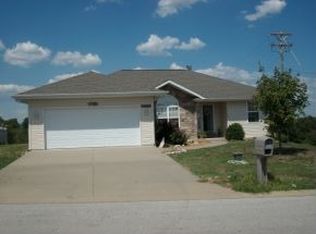 33 Neals Trl, Reeds Spring, MO 65737
