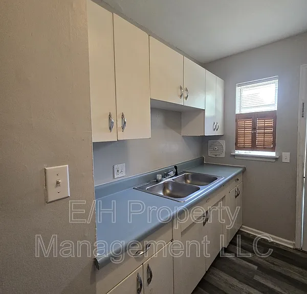 718 S Hunter St — Photo 8