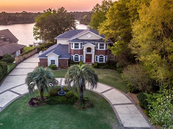 2nd image of 1009 Lake Dr