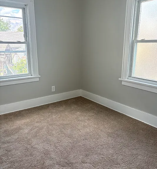 975 Corwin Ave — Photo 8