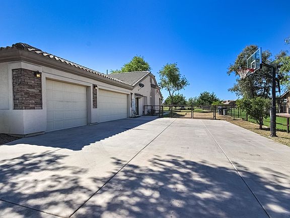 5th image of 2935 E Superstition Dr