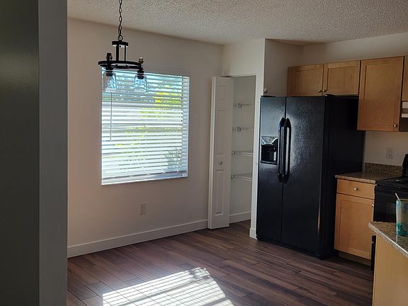 Dining/kitchen