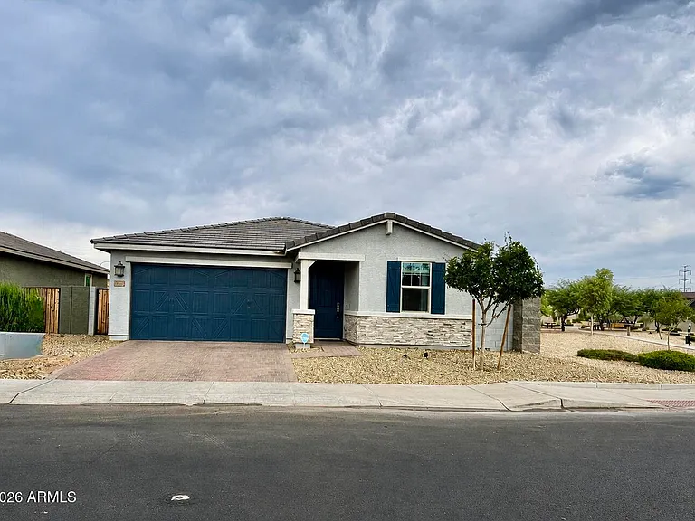 11002 W Marguerite Ave — Photo 1